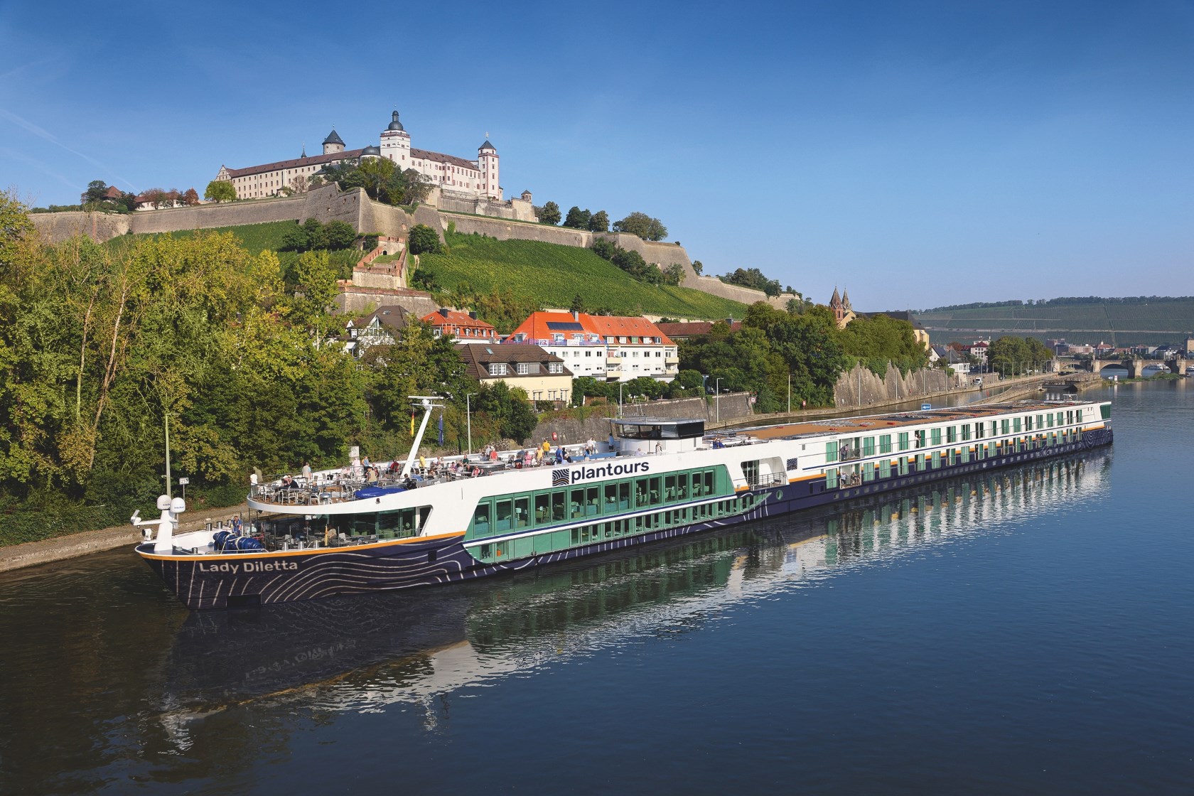 MS Lady Diletta, neues Design, auf dem Rhein, Festung Marienburg in Wuerzburg, Pressebild, Presse 2026 Mai,