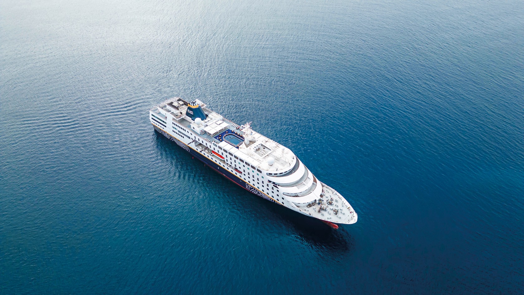 Presse, Dezember 2026, MS Hamburg, Luftaufnahme, Design neu, Kreuzfahrt, plantours Hamburg Kurzreisen Nord Ostsee