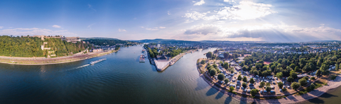 Große Unterhaltung auf kurzer Rheinreise